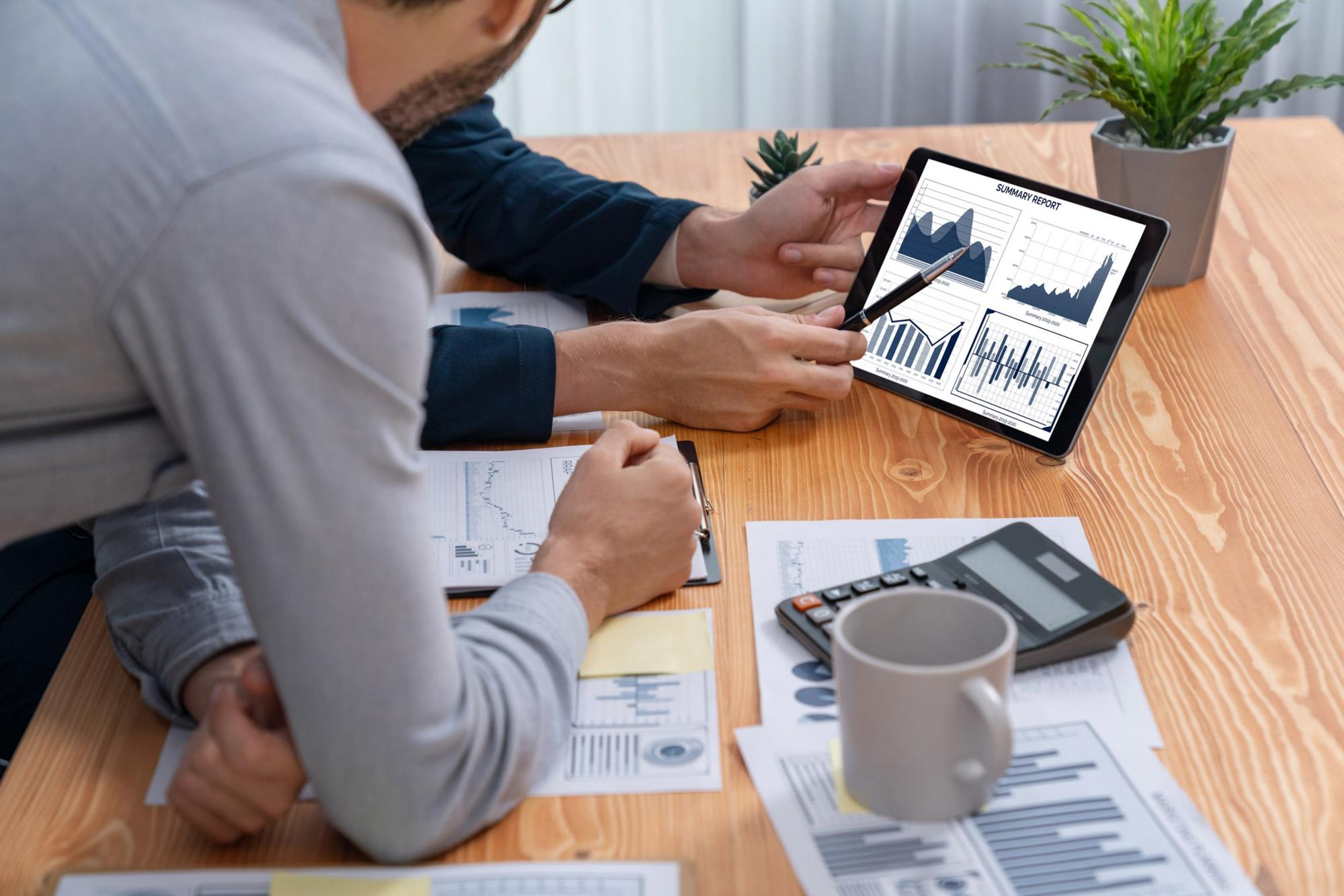 Trabalho de diagnóstico empresarial e planejamento de ações corretivas